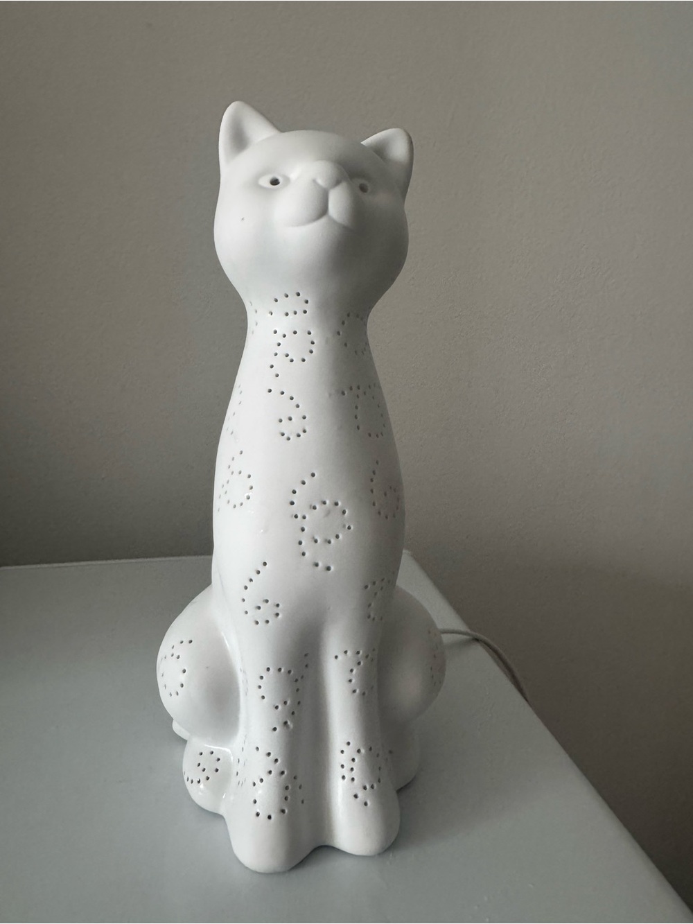 White Porcelain Cat Table Lamp